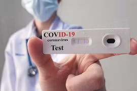 Từ hôm nay, Covid-19 chính thức chuyển từ bệnh truyền nhiễm nhóm A xuống nhóm B