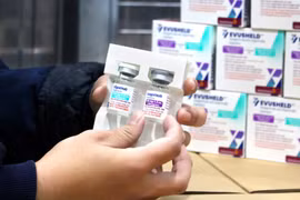 Vì sao Việt Nam vẫn sử dụng loại thuốc điều trị Covid-19 Mỹ đã tạm dừng cấp phép?