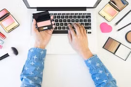 Hà Nội siết chặt tình trạng mua bán mỹ phẩm trôi nổi qua mạng xã hội