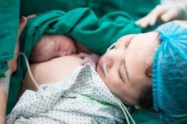 Mang khối u buồng trứng siêu lớn, người phụ nữ 36 tuổi ở Hà Nội hoãn phẫu thuật để “vượt cạn”