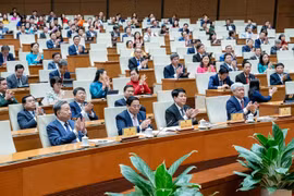 Kỳ họp Quốc hội thứ bảy có nhiều vấn đề gấp, khó, phức tạp nhưng vẫn thông suốt, hiệu quả
