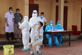 Hà Nội cử 20 đội cấp cứu đến hỗ trợ Bắc Giang, trực tại các điểm tiêm vaccine Covid-19