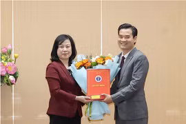 Bộ Y tế bổ nhiệm Phó Cục trưởng Cục An toàn thực phẩm và hai Phó Vụ trưởng