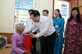 Thành ủy Hà Nội nghiêm cấm biếu, tặng quà Tết cho lãnh đạo các cấp dưới mọi hình thức