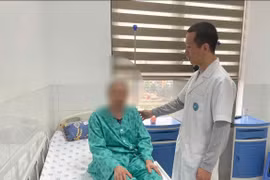 Cụ bà 85 tuổi ở Hà Nội được phẫu thuật cắt khối ung thư vú khổng lồ, nặng hơn 3kg