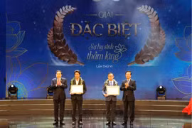 Chủ tịch nước: Mỗi người thầy thuốc cần giữ lửa với nghề, đưa y tế vươn tầm