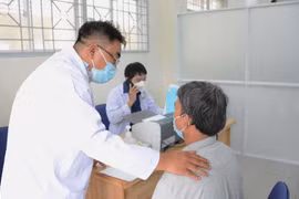 Nhóm nào dễ tái nhiễm Covid-19, bị lại có nặng như lần mắc đầu tiên?