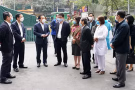 Hà Nội yêu cầu Bí thư, Chủ tịch quận/huyện không được rời Thủ đô dịp Tết để chống Covid-19