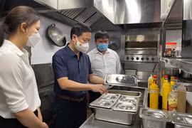 Hà Nội: Phát hiện vi phạm về an toàn thực phẩm tại nhà hàng hải sản 