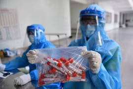 Việt Nam phát hiện thêm 18 ca Covid-19 nhiễm biến thể mới Omicron