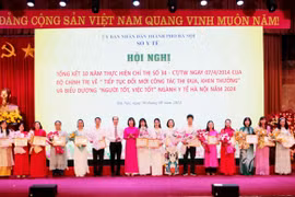 Hà Nội: Tặng Giấy khen tập thể, cá nhân thực hiện lấy, ghép tạng từ người cho chết não