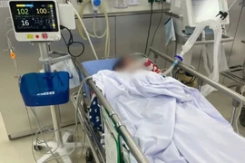 Nhiều trung niên đột quỵ nguy kịch, tử vong do tắm đêm trong mùa Đông