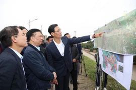 Bí thư Thành ủy Hà Nội thị sát tiến độ đường Vành đai 4 tại Đan Phượng và Hoài Đức