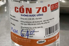 Uống nhầm cồn công nghiệp mua về sát khuẩn phòng Covid-19, người đàn ông phải cấp cứu