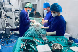 Cứu sống sản phụ nguy kịch do thai ngoài tử cung vỡ, mất 3 lít máu