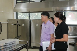 Hà Nội: Đoàn liên ngành kiểm tra ATTP bếp ăn trường học ở quận Long Biên, huyện Phúc Thọ…