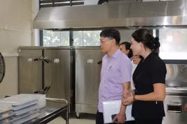 Hà Nội: Đoàn liên ngành kiểm tra ATTP bếp ăn trường học ở quận Long Biên, huyện Phúc Thọ…