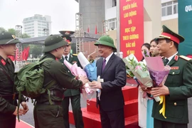 Bí thư Thành ủy Hà Nội động viên thanh niên quận Ba Đình lên đường nhập ngũ