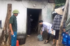 Ngập lụt ở Hà Nội: Hơn 500 người mắc bệnh về da, 117 ca mắc bệnh mắt…