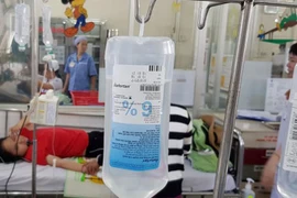 Lo thiếu thuốc, dịch truyền điều trị sốc sốt xuất huyết khi số mắc đang tăng mạnh