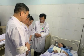 Tặng Bằng khen cho 4 điều dưỡng Bệnh viện Sản nhi Nghệ An dũng cảm bảo vệ bệnh nhân