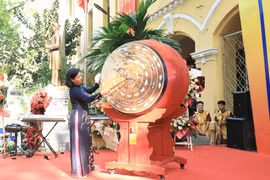 Lãnh đạo Thành ủy Hà Nội dự lễ khai giảng năm học mới tại Ba Đình, Ba Vì, Gia Lâm