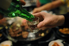 Một người ở Thái Nguyên và 4 người ở Hà Nội đi cấp cứu do uống cùng loại rượu