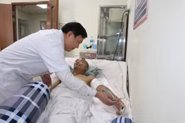 Người đàn ông ngã từ giàn giáo cao 8m xuống đất, cánh tay đứt rời, được cứu chữa thành công