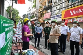 Nóng: Thành ủy Hà Nội chỉ đạo xem xét nới lỏng một số hoạt động dịch vụ sau 15-9