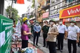 Nóng: Thành ủy Hà Nội chỉ đạo xem xét nới lỏng một số hoạt động dịch vụ sau 15-9