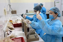 Thay 96 đơn vị huyết tương, tương đương 14,4 lít để cứu người bệnh bị liệt hoàn toàn