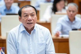 Bộ trưởng Nguyễn Văn Hùng: Đã đề nghị sớm giải tỏa vườn cây, lều quán quanh cột cờ Hà Nội