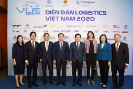 Phó Thủ tướng Trịnh Đình Dũng: Cắt ngay các thủ tục không cần thiết để giảm chi phí logistics