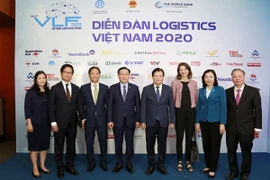 Phó Thủ tướng Trịnh Đình Dũng: Cắt ngay các thủ tục không cần thiết để giảm chi phí logistics