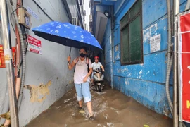 Bệnh nhân đến khám da liễu tăng 30% sau ngập lụt, bác sĩ khuyến cáo gì?