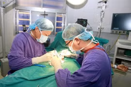 Đau nhưng giấu bố mẹ, bé trai 12 tuổi phải cắt toàn bộ tinh hoàn trái do đi khám quá muộn