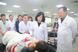 Bộ trưởng Y tế kiểm tra công tác khám chữa bệnh tại bệnh viện Việt Đức