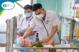 Liên tiếp 5 trẻ nhỏ nhập viện vì uống nhầm dầu thắp đèn, cấp cứu sai lầm