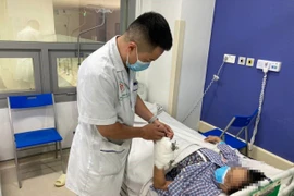 Hễ đau xương khớp là đi tiêm Corticoid giảm đau, nhiều người biến chứng nặng, tàn phế