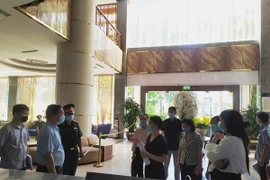 Người về từ nước ngoài cần làm thủ tục gì để được cách ly tại khách sạn ở Hà Nội?