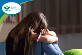 Vì sao trẻ em mang thai ở độ tuổi vị thành niên gia tăng, nguy cơ khi giữ thai hoặc sinh đẻ?