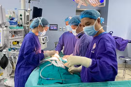 Thêm nạn nhân nhập viện vì áp xe vú do chi 20 triệu để nâng ngực bằng sóng xung kích