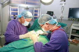 Đau vùng kín nhưng không đi khám ngay, bé 14 tuổi ở Hà Nội phải cắt tinh hoàn