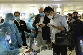 Việt Nam giám sát chặt người nhập cảnh từ các quốc gia có biến thể Omicron