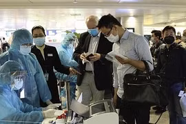 Việt Nam giám sát chặt người nhập cảnh từ các quốc gia có biến thể Omicron