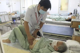 Cứu sống bà cụ 91 tuổi bị viêm túi mật cấp do sỏi, diễn biến nguy kịch