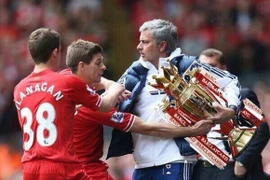 Cười ra nước mắt với ảnh chế Liverpool trượt ngã trước Chelsea