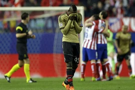 AC Milan thua tan nát, Serie A sạch bóng ở Champions League