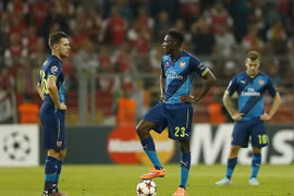 Arsenal nếm trái đắng ở Champions League