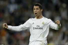 Ronaldo lại lập cú đúp vào lưới Schalke 04